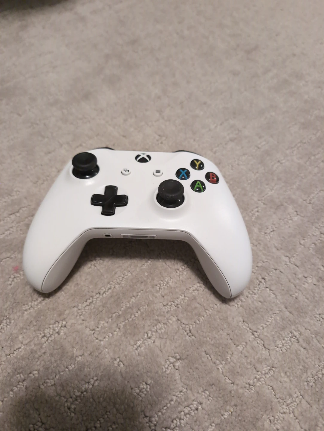 Microsoft Xbox One Wireless Controller in Robot White
