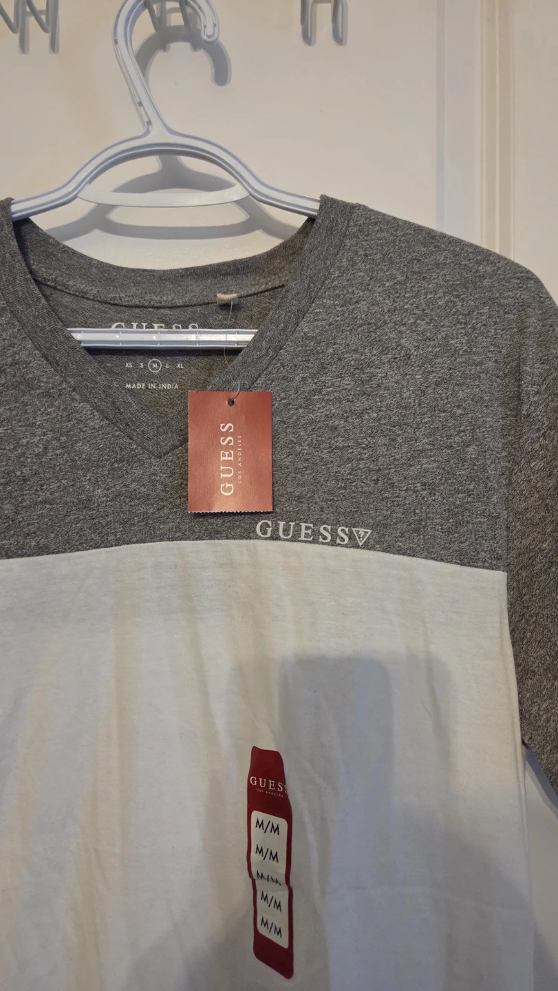 Guess Men's Colour Block V-Neck T-Shirt - photo 2