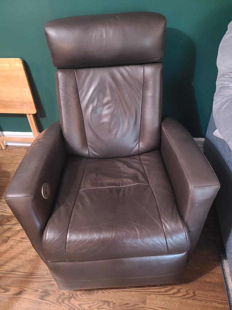 **BROKEN** Brown Leather Recliner Chair