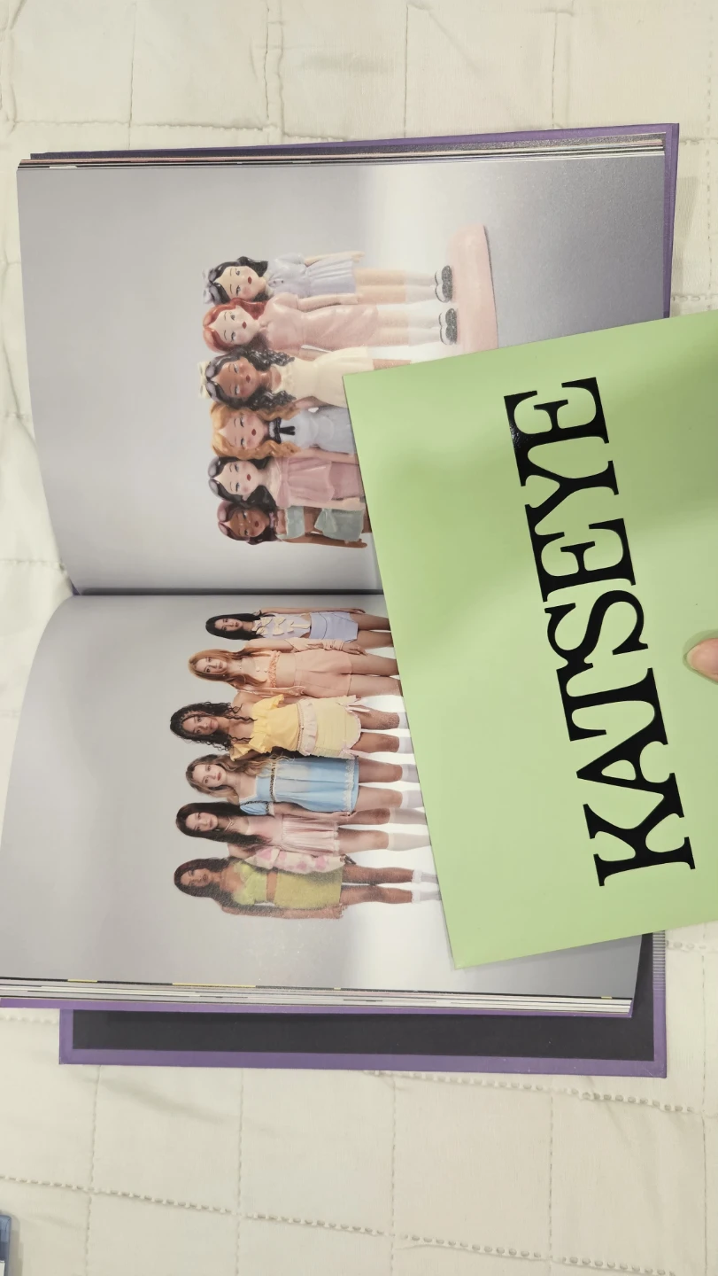 KATSEYE SIS Album & Photobook - photo 2