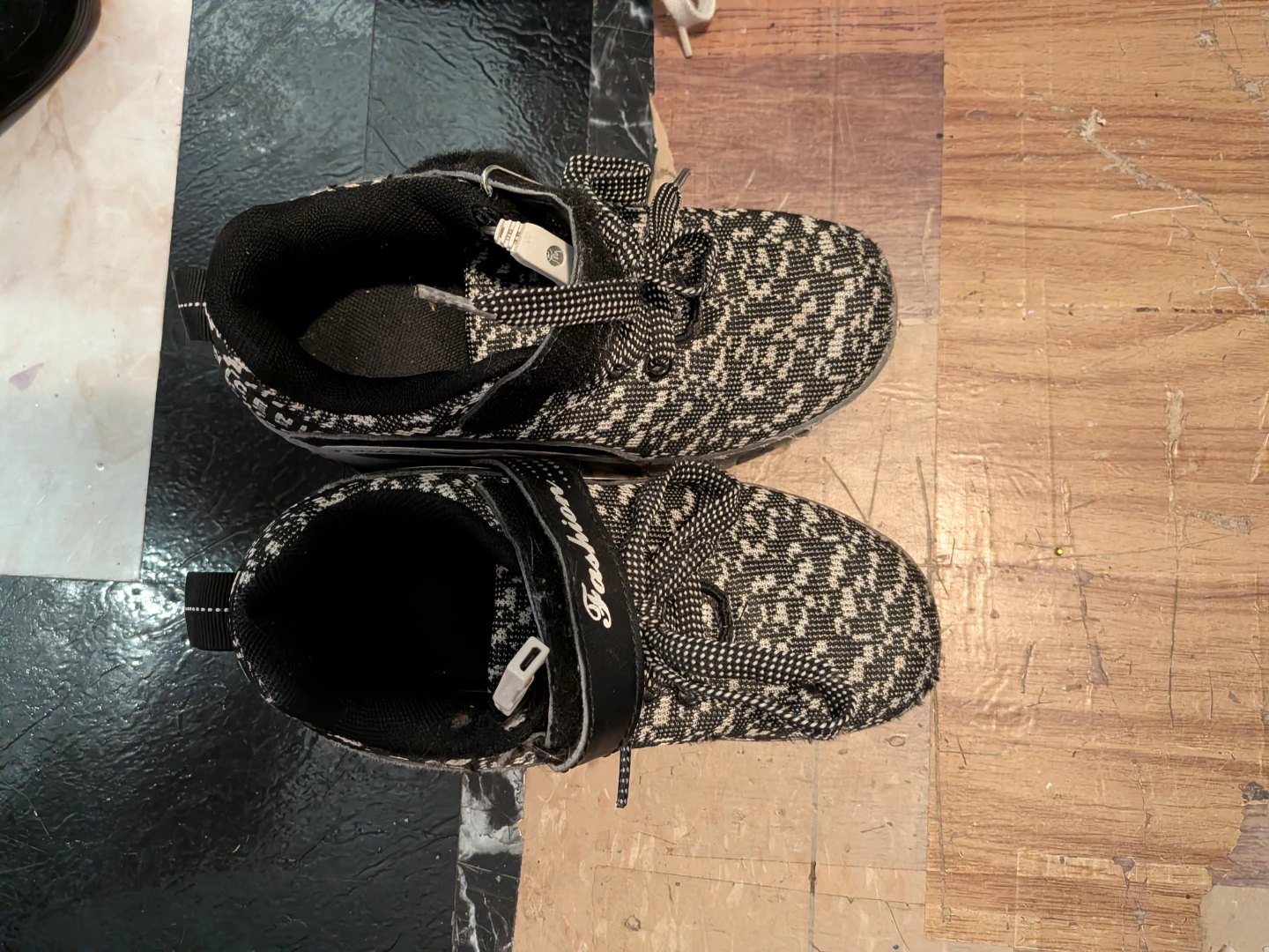 Kids Fashion Sneakers Size 32 - photo 2