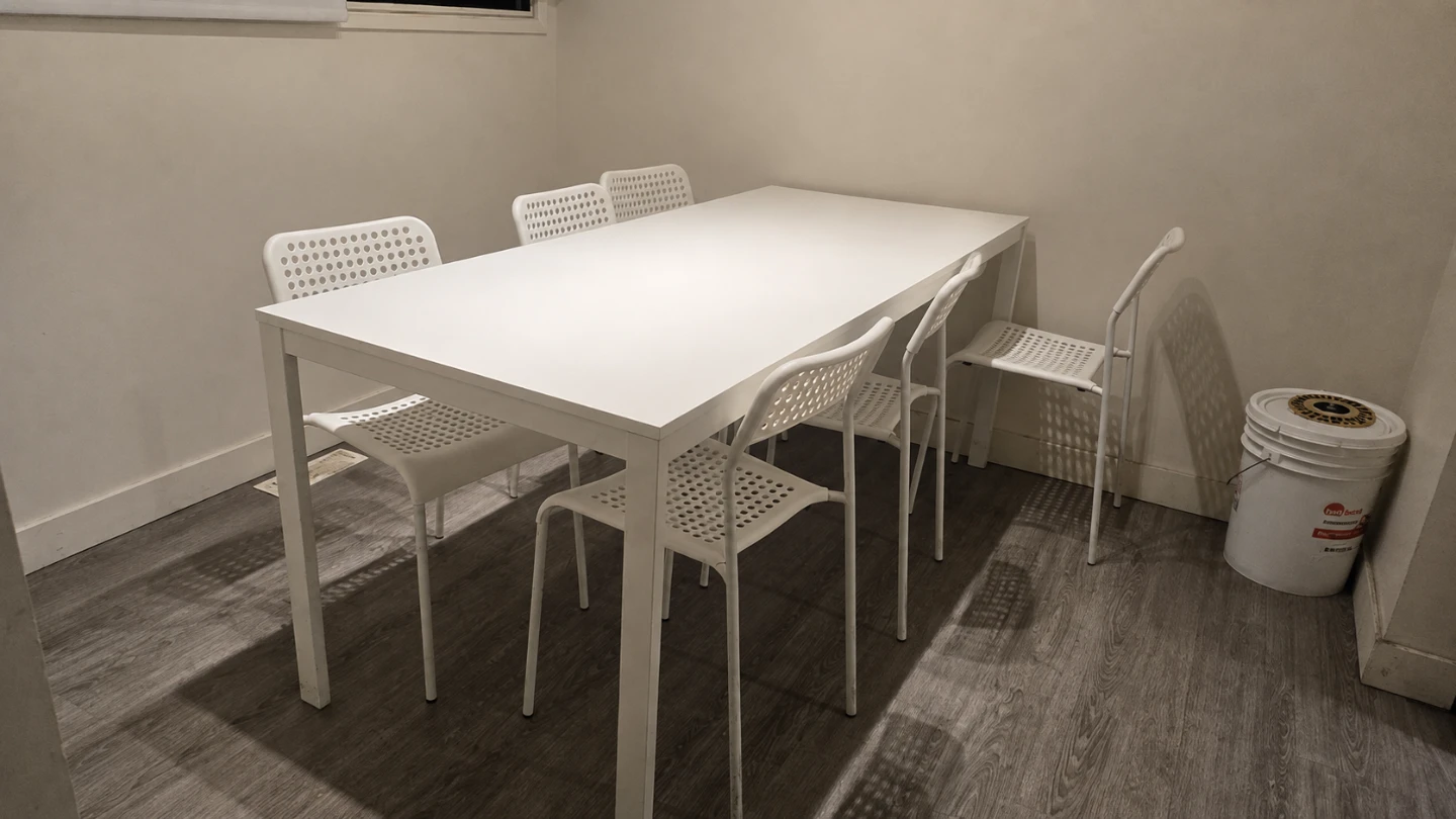 Adjustable White Dining Table and Chairs Set  (URGENT!!!) - photo 2
