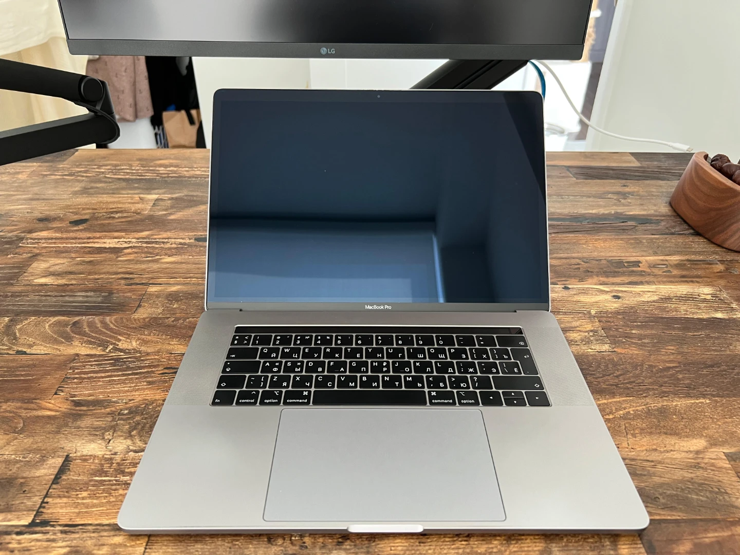 Apple MacBook Pro 15-inch 2019 - photo 2