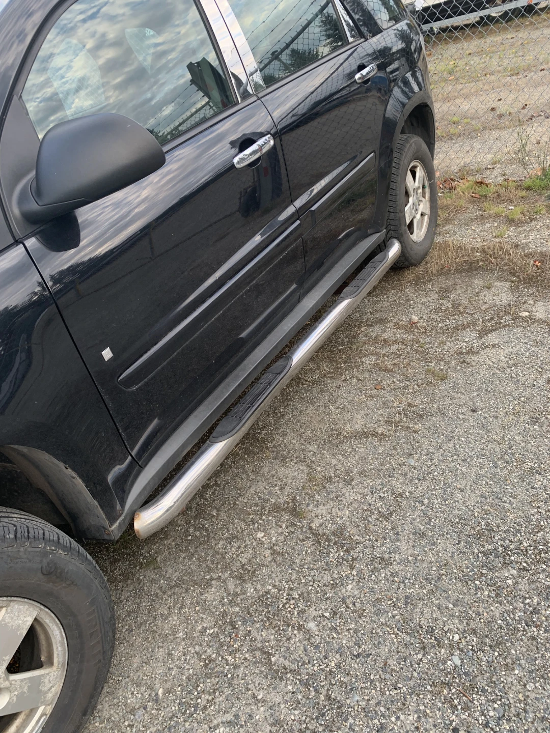 Black Chevrolet Equinox SUV - photo 3