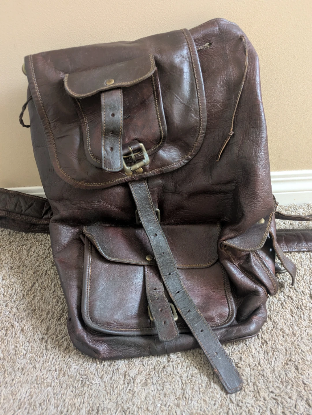 Vintage-Style Leather Backpack - photo 5