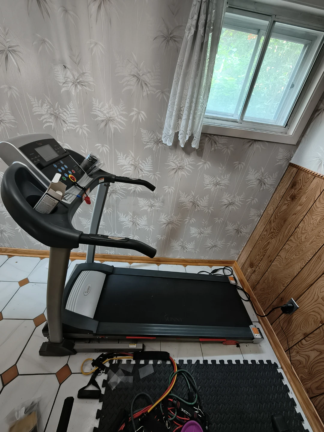 Sunny Health & Fitness Treadmill - photo 2