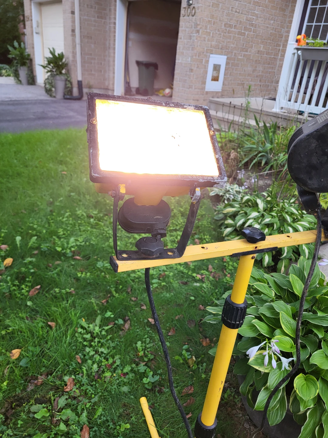 Dual Head Work Light with Adjustable Stand - photo 5