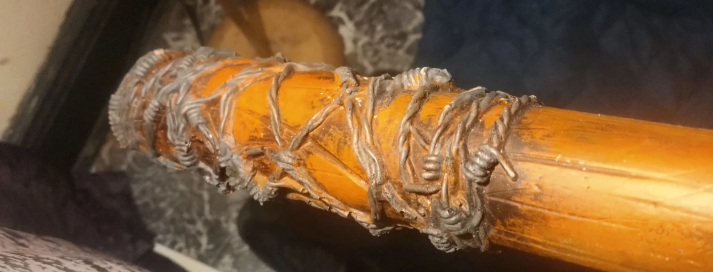 Iconic barbed wire baseball bat "Lucille" from The Walking Dead - photo 3