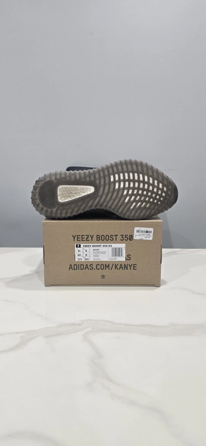 Adidas Yeezy 350 V2 Beluga 2.0 size 9.5 - photo 5