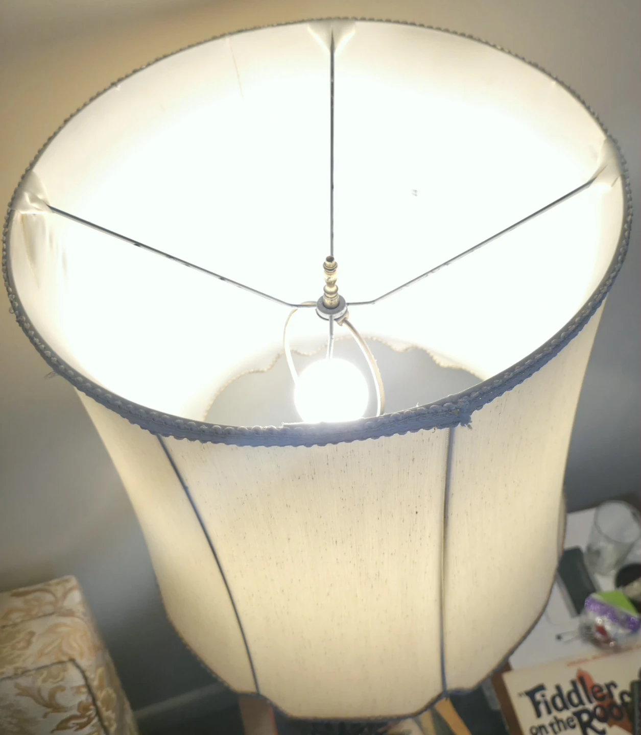 Vintage 2x Hollywood Regency Satin/Glass Lamps/Scalloped Shades - photo 5