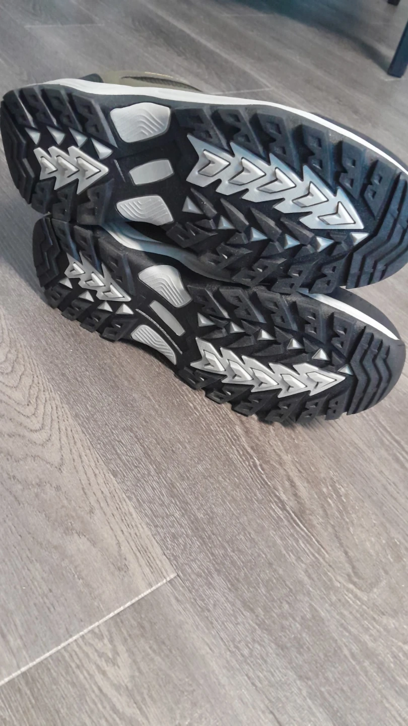 Men's hiking Trail Shoes Size 11