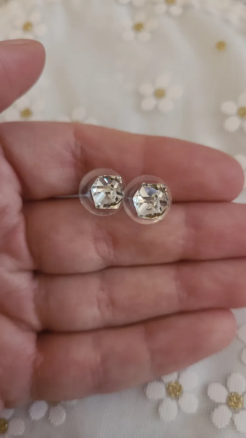 Clear Crystal Stud Earrings - photo 4