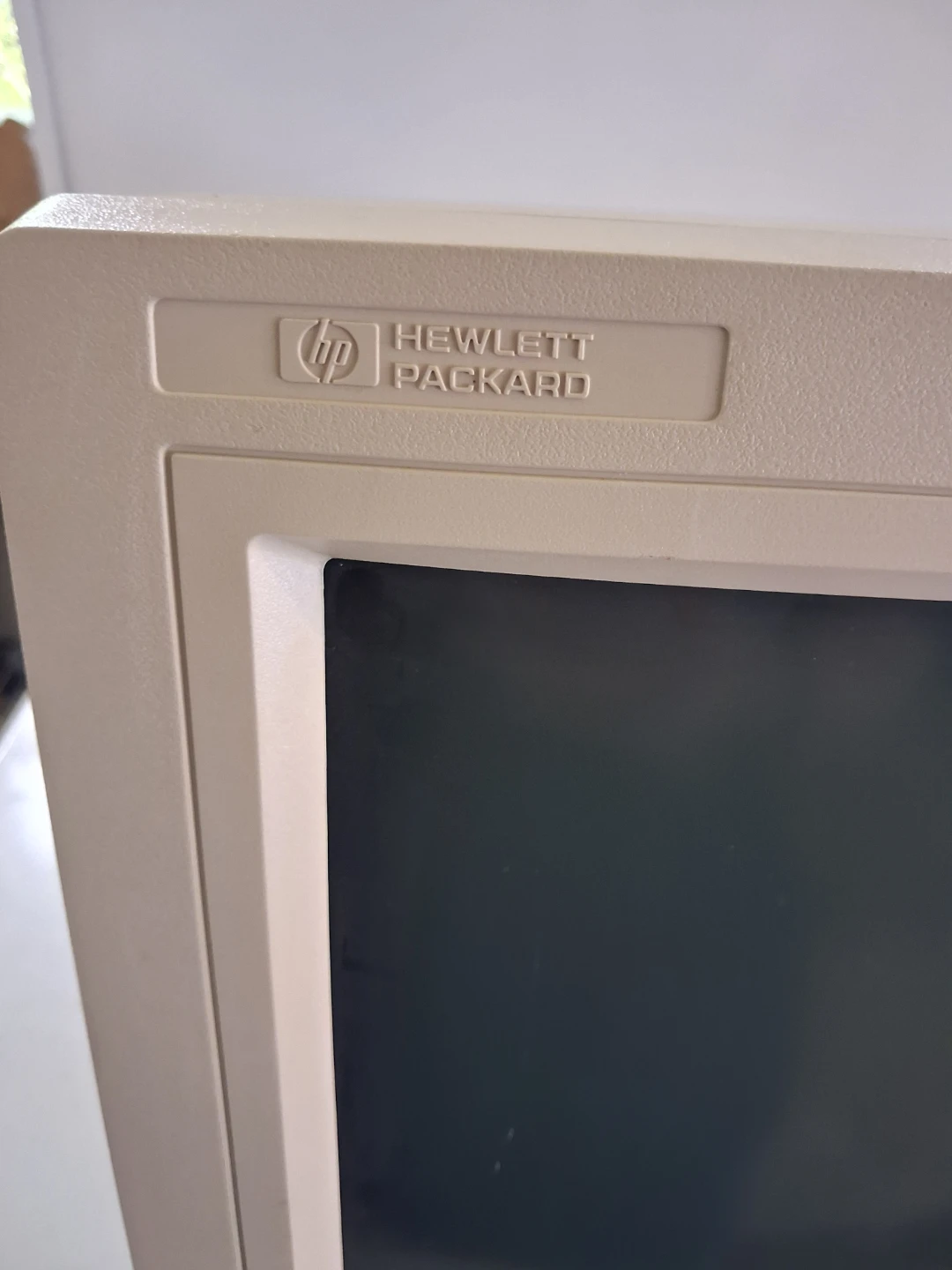 Hewlett Packard 700/96 CRT Monitor - photo 2