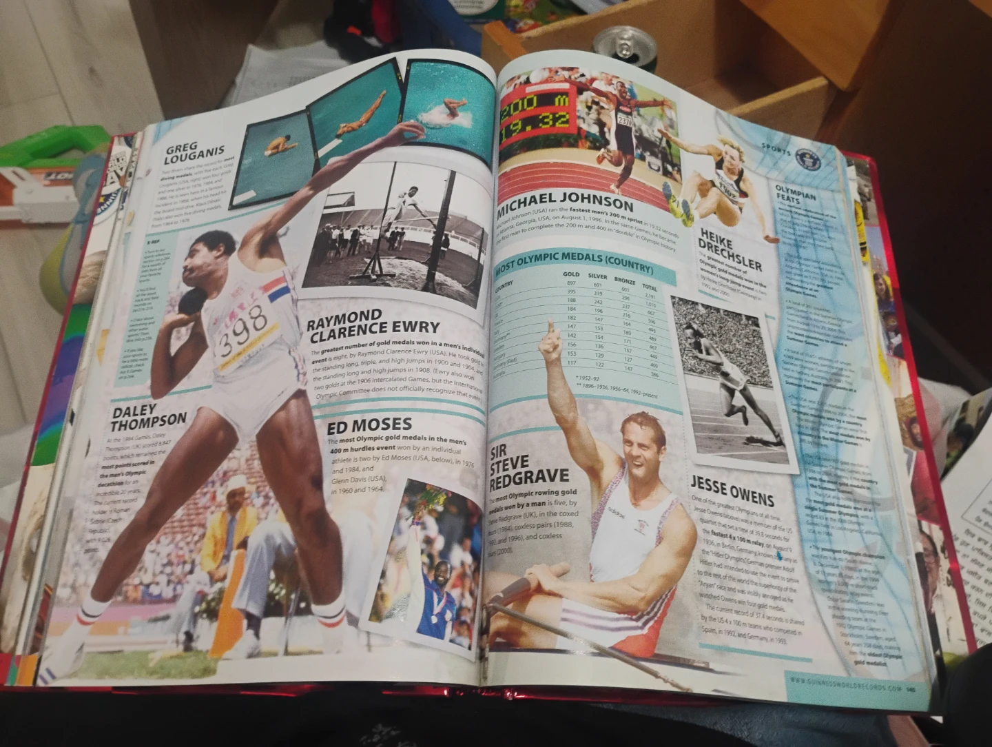 Guinness World Records 2008 Book with Glow-in-the-Dark Features - photo 2