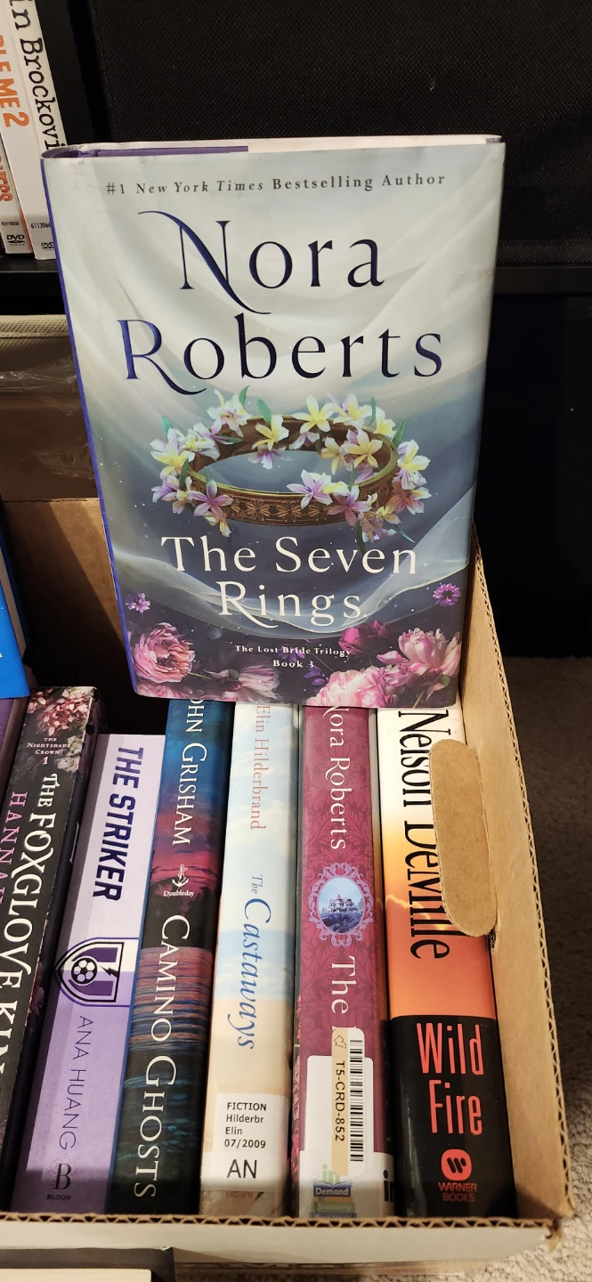 Stephen King, Nora Roberts and many more hard cover books - photo 3
