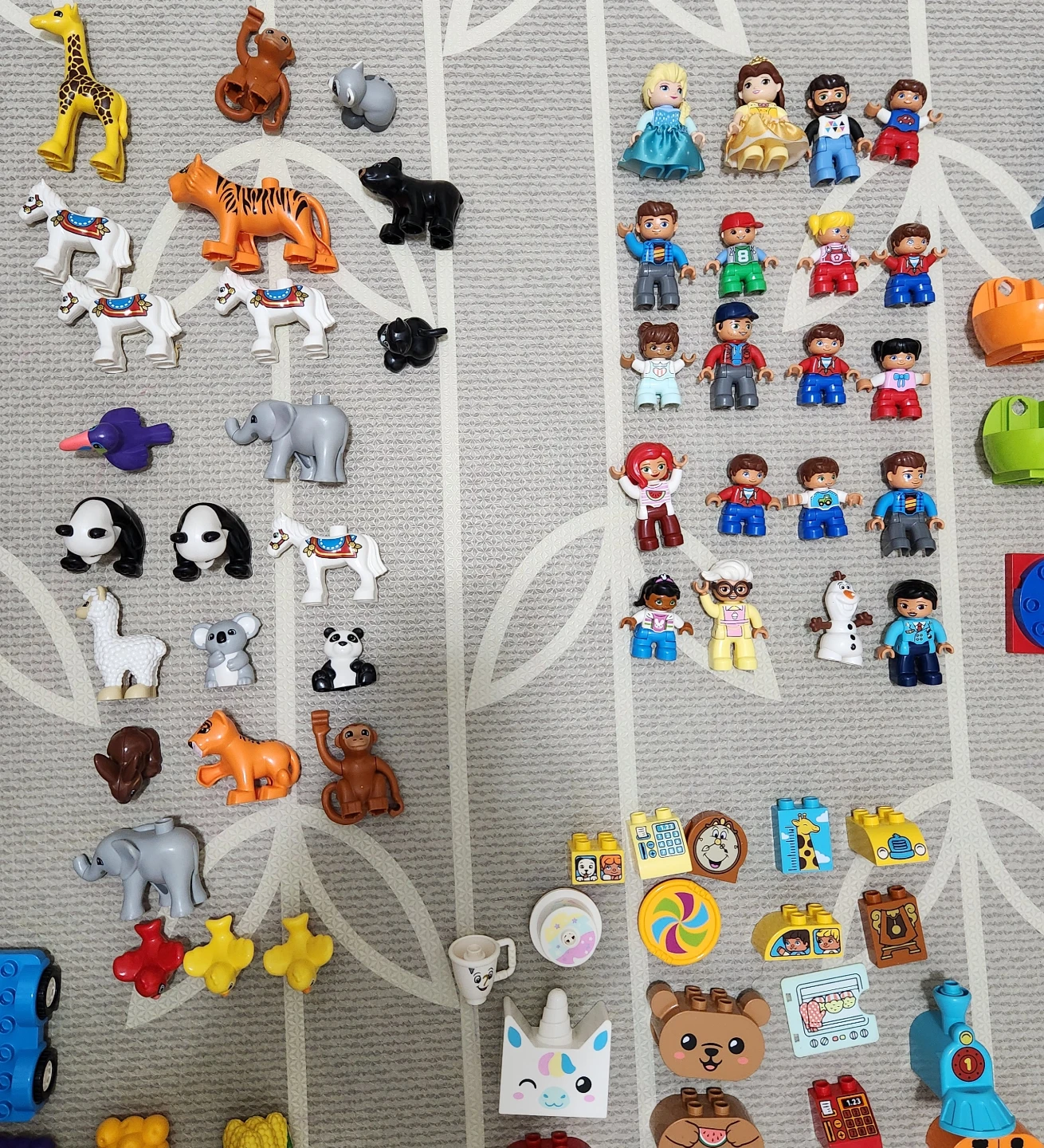 Assorted LEGO DUPLO and LEGO Minifigure Collection - photo 2