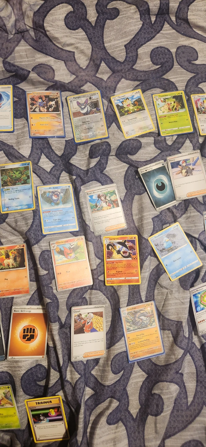 Pokemon Cards! (33 + Unova tin case) - photo 4