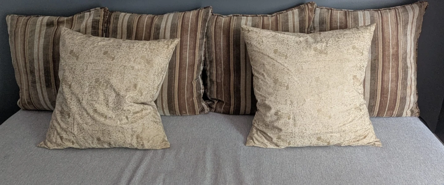 Throw Pillows - photo 2