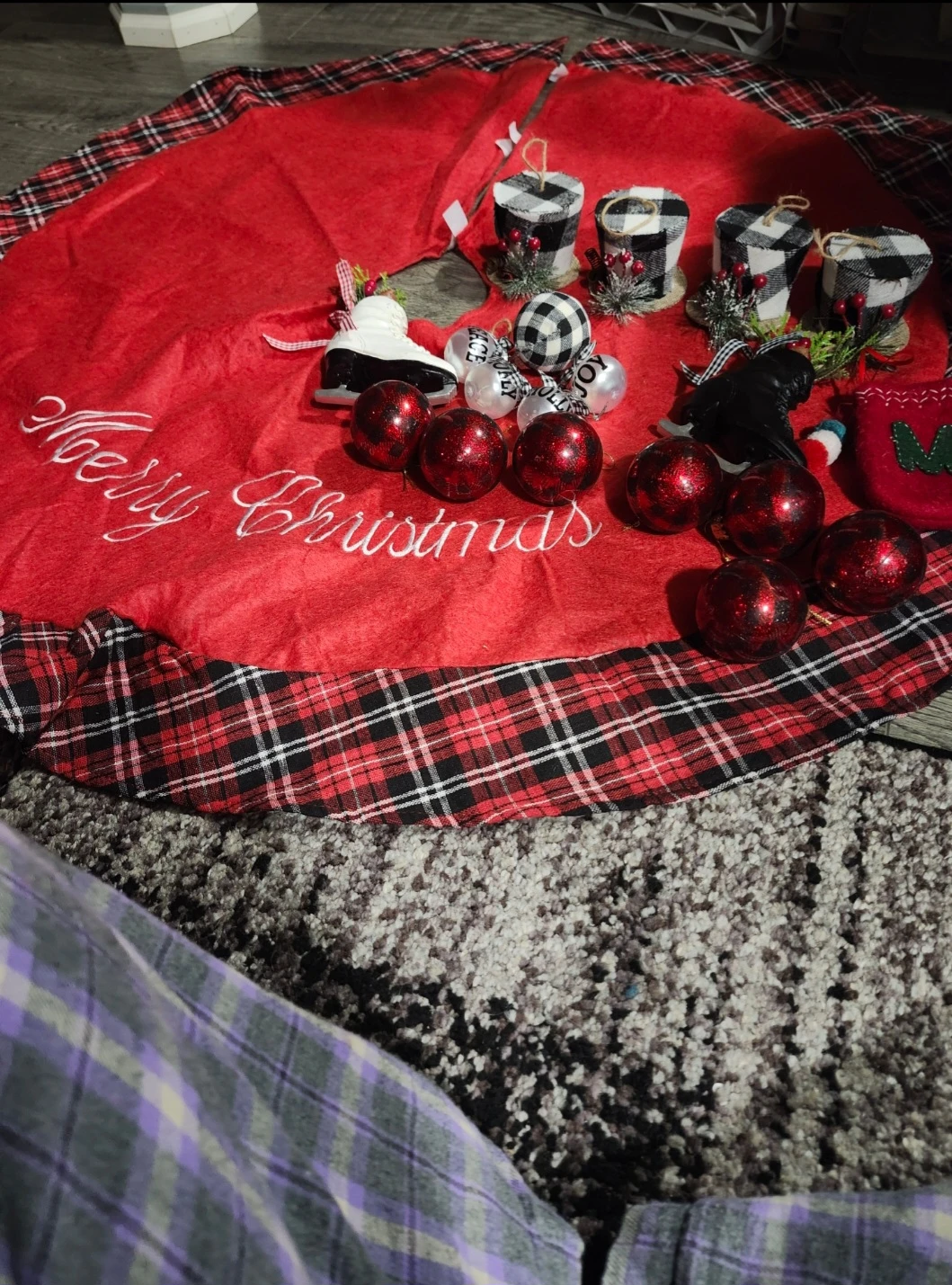 Christmas Tree Skirt with Ornaments and Decorations - photo 4
