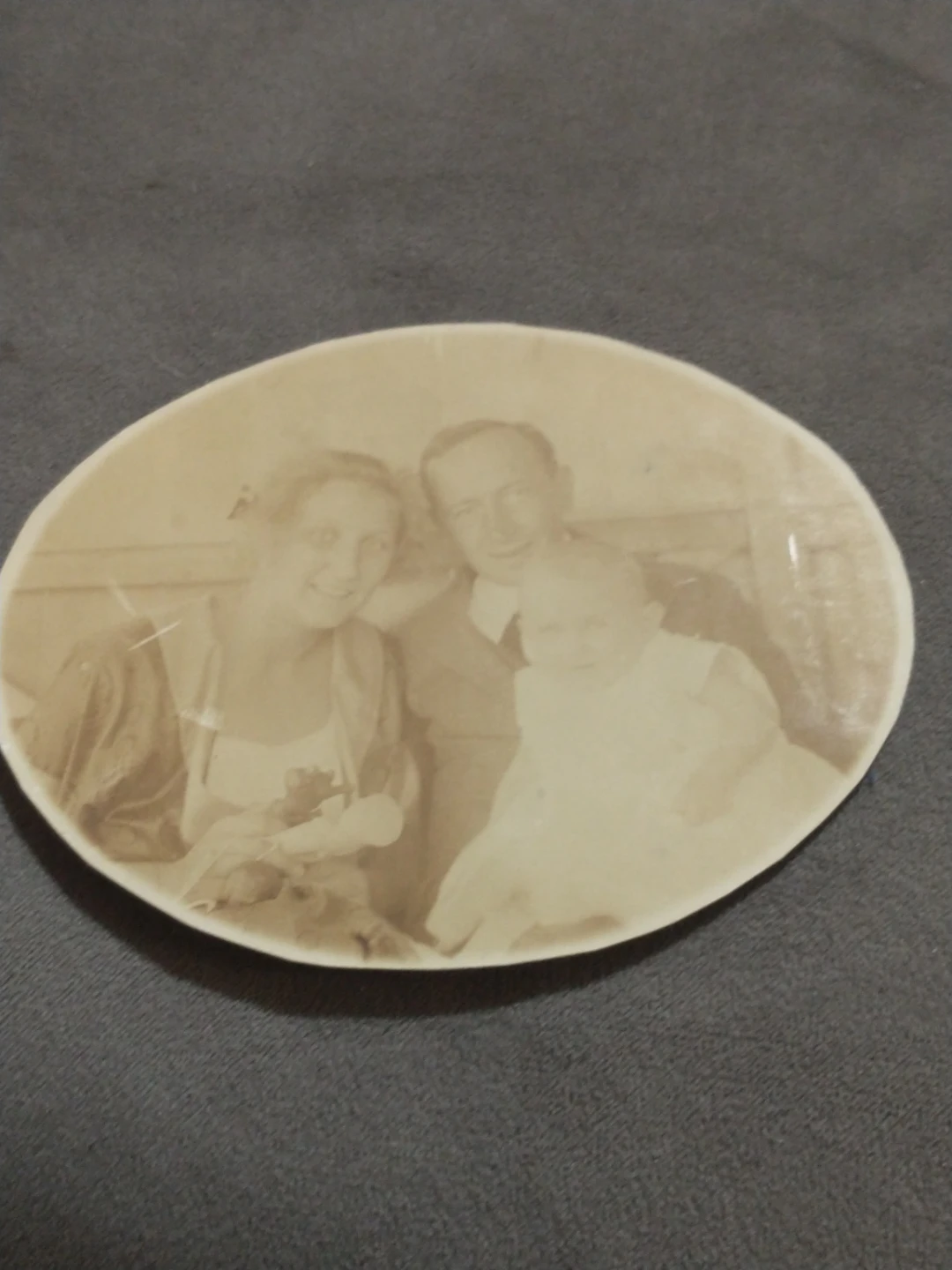 Circa 1910s Vintage Family Photo Oval Portrait - photo 2