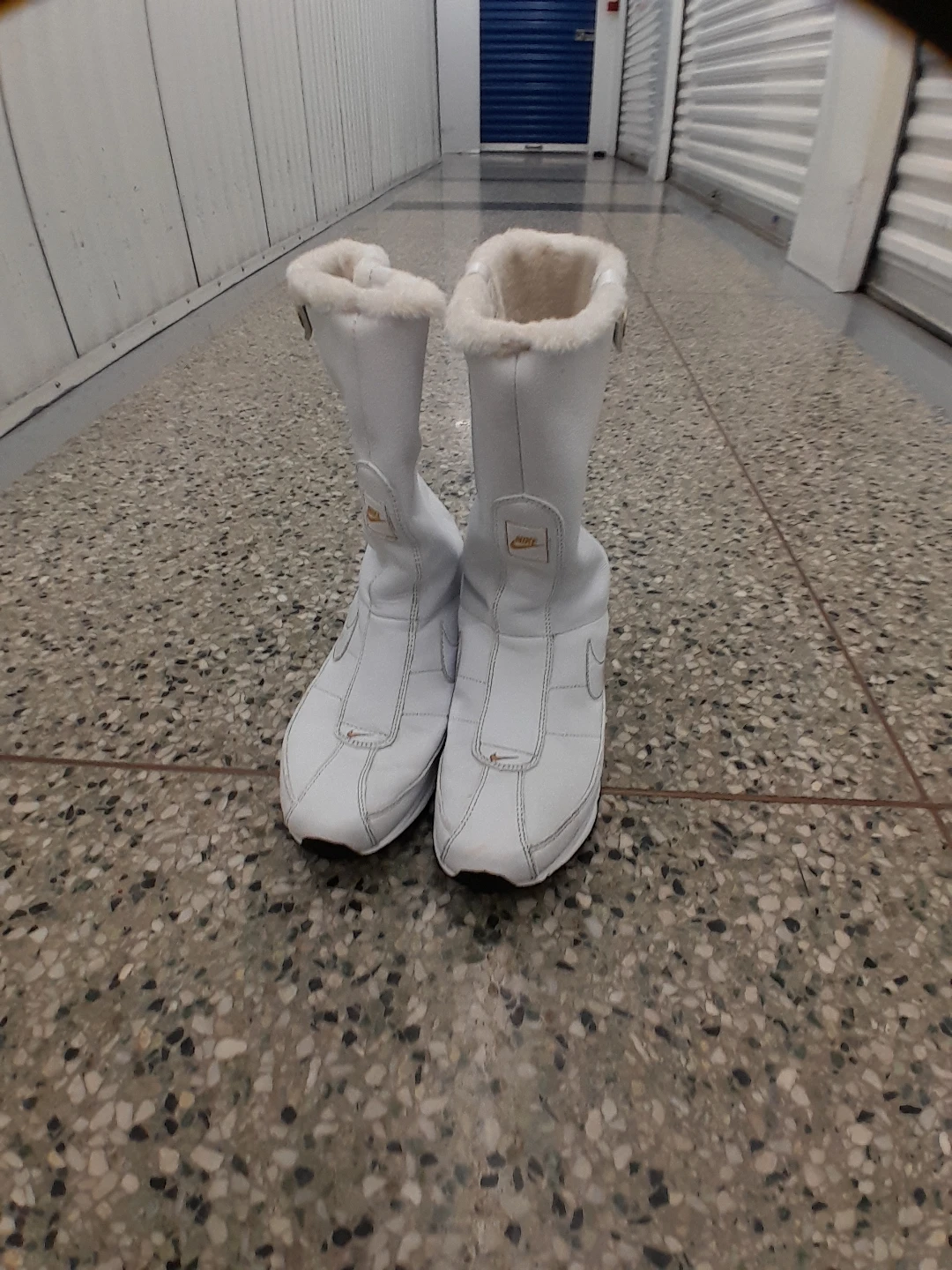 Nike White Winter Boots Women's Size 10 - photo 5