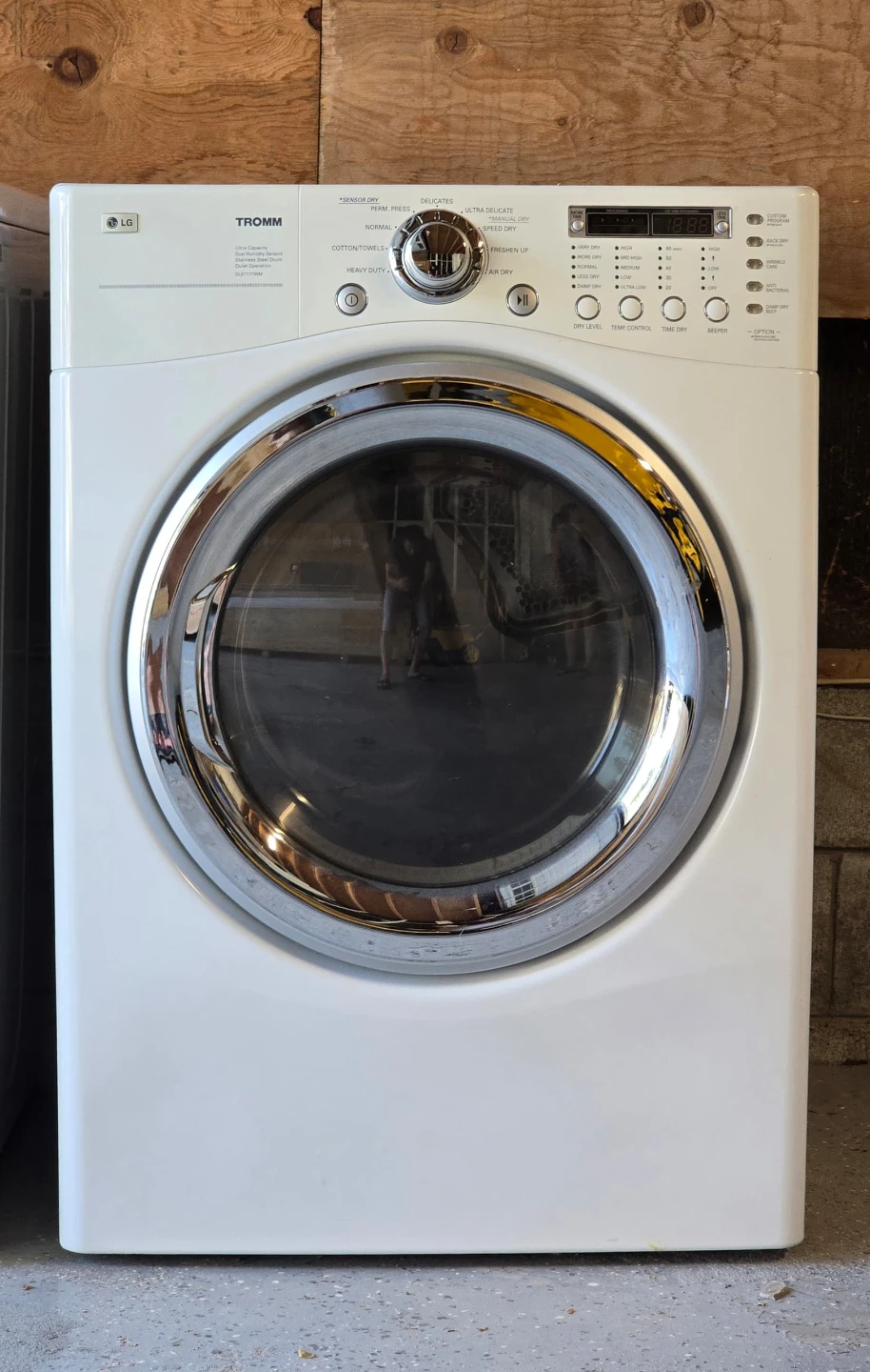 LG Tromm Washer and Dryer Set - photo 2