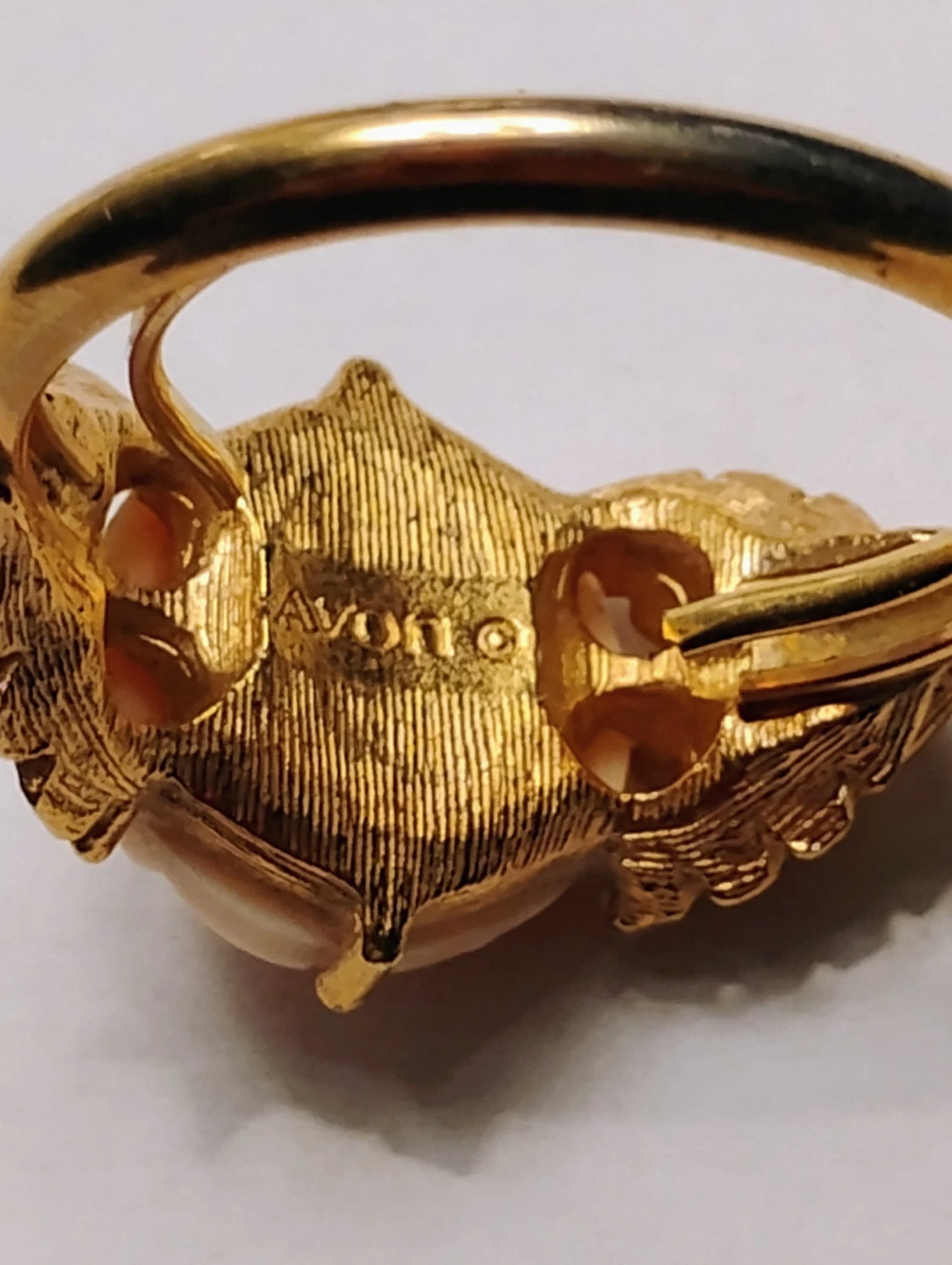 AVON VINTAGE RING (CARVED PINK ROSE WITH RHINESTONES GOLD TONE) - photo 2