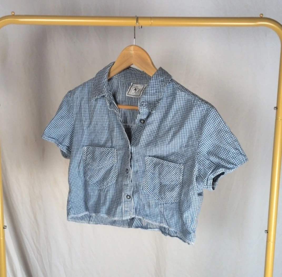 Cropped button down tee