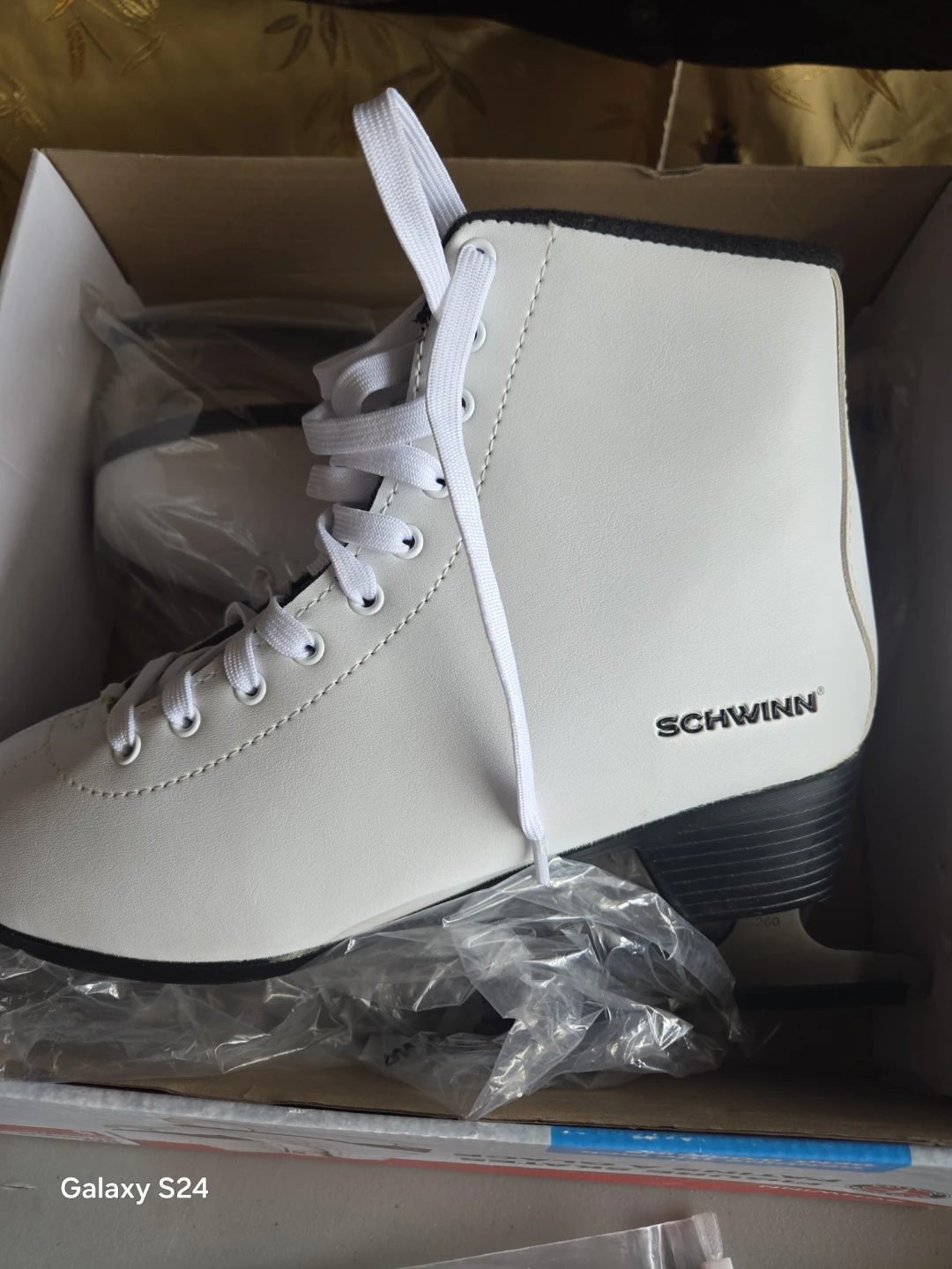 Brand New Schwinn Figure Skates Size 8 - photo 2