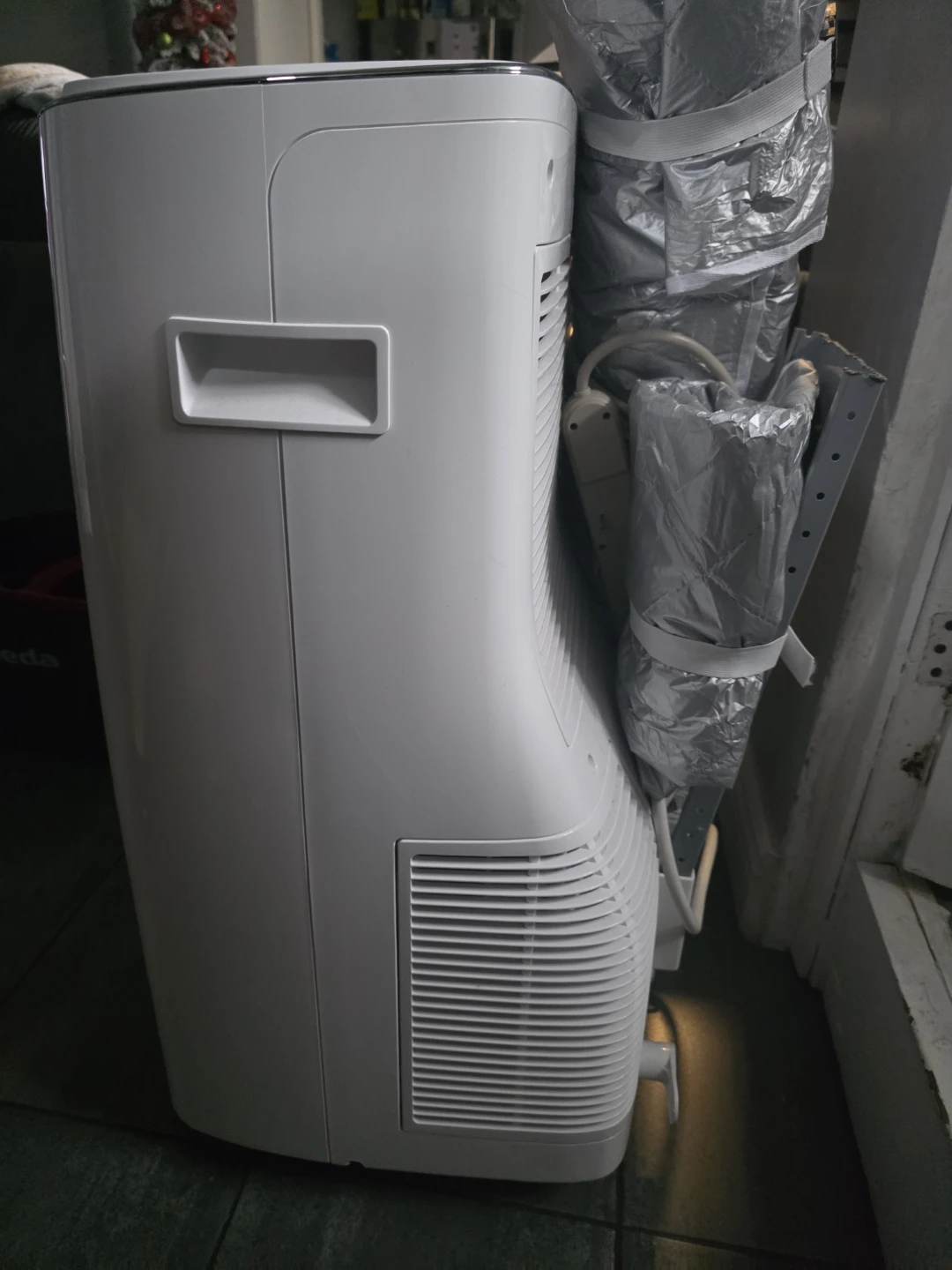 LG Dual Inverter Portable Air Conditioner - photo 3