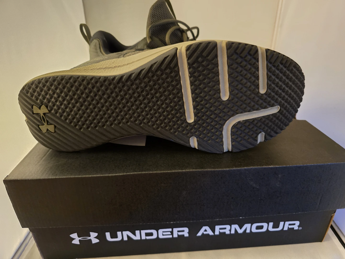 Under Armour Charged Sneakers 11.5 - photo 3