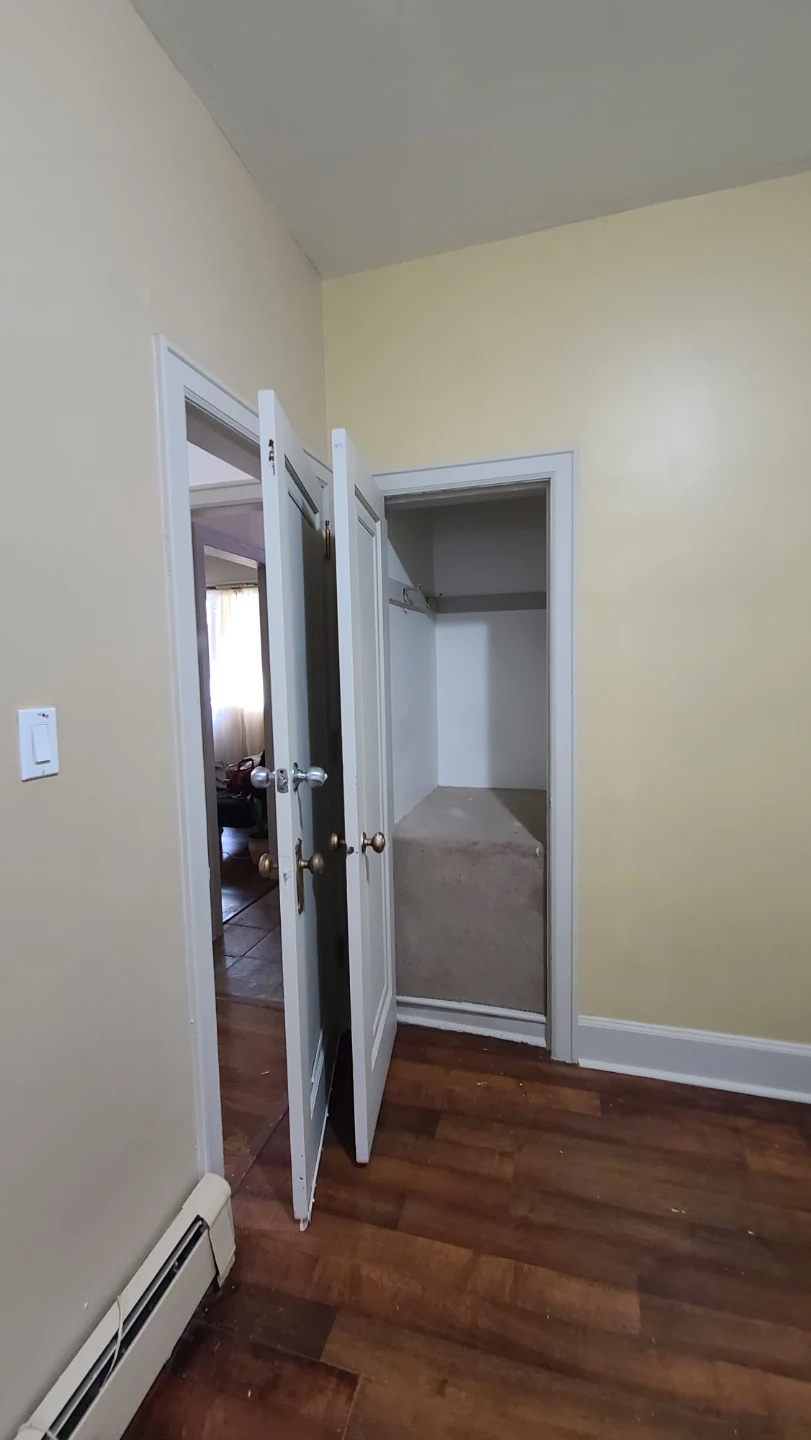 ROOM FOR RENT WALKING DISTANCE FROM DOWNTOWN - photo 3