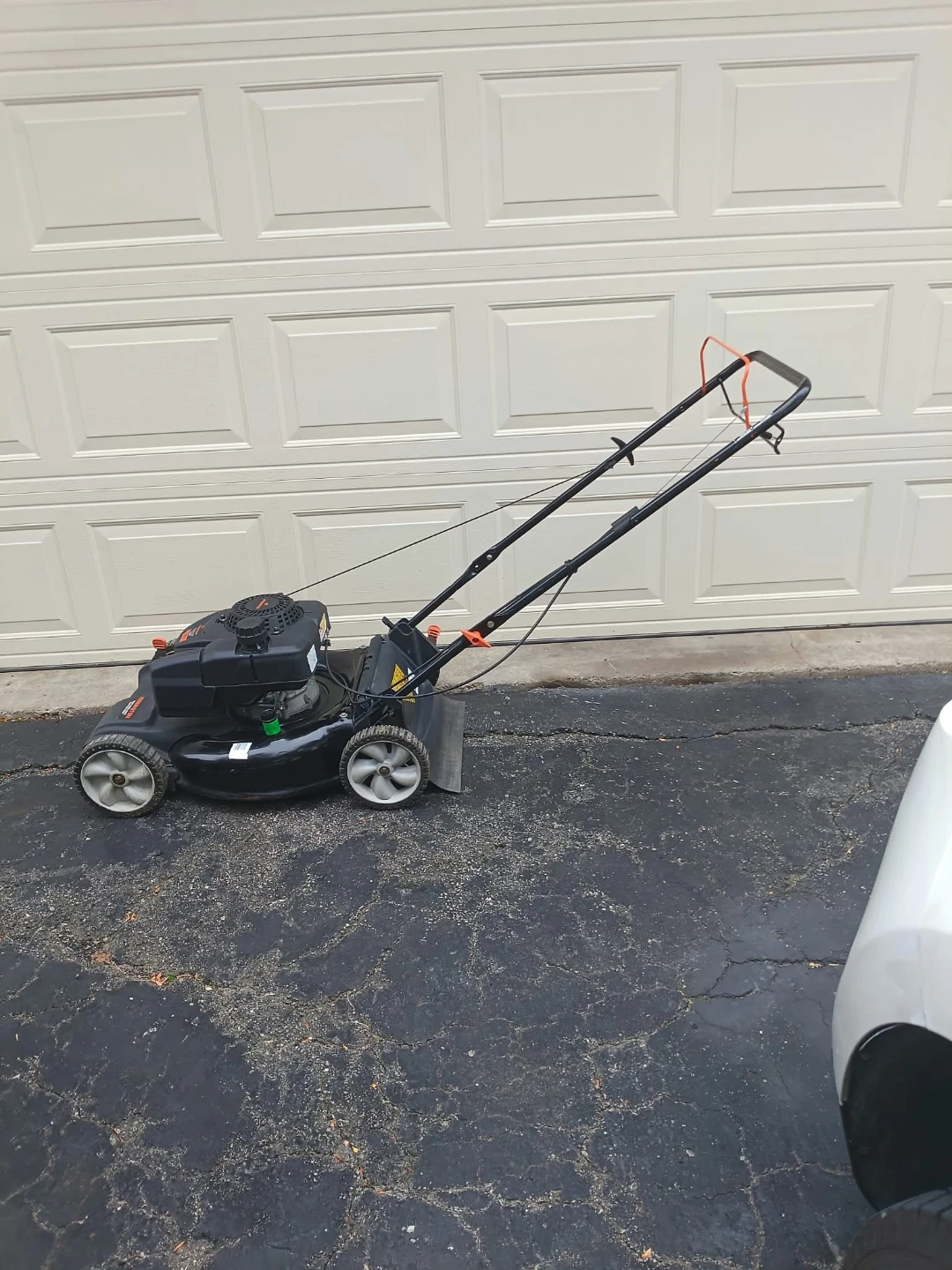 Like new 22" Lawn Mower - photo 3