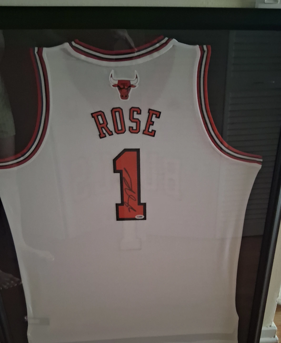Derrick Rose Chicago Bulls Autographed Jersey