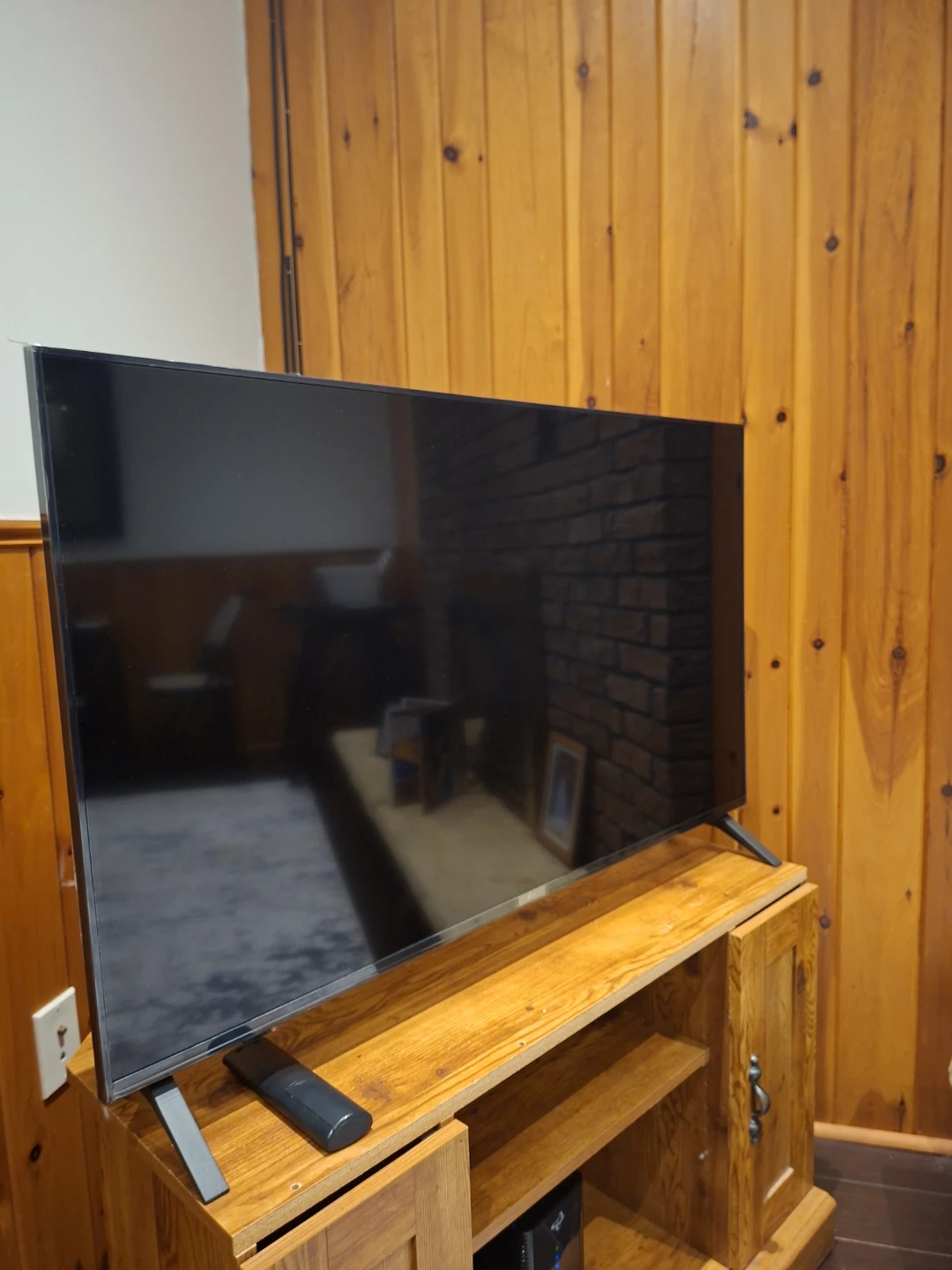 LG 43" 4K UHD Smart TV - photo 2