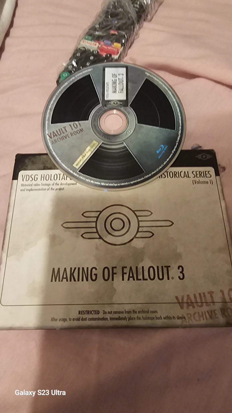 Vault-Tec Fallout 3 Making Of Collector's Lunchbox - photo 4