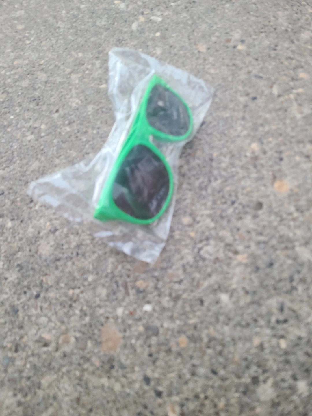 Green Sunglasses - photo 2