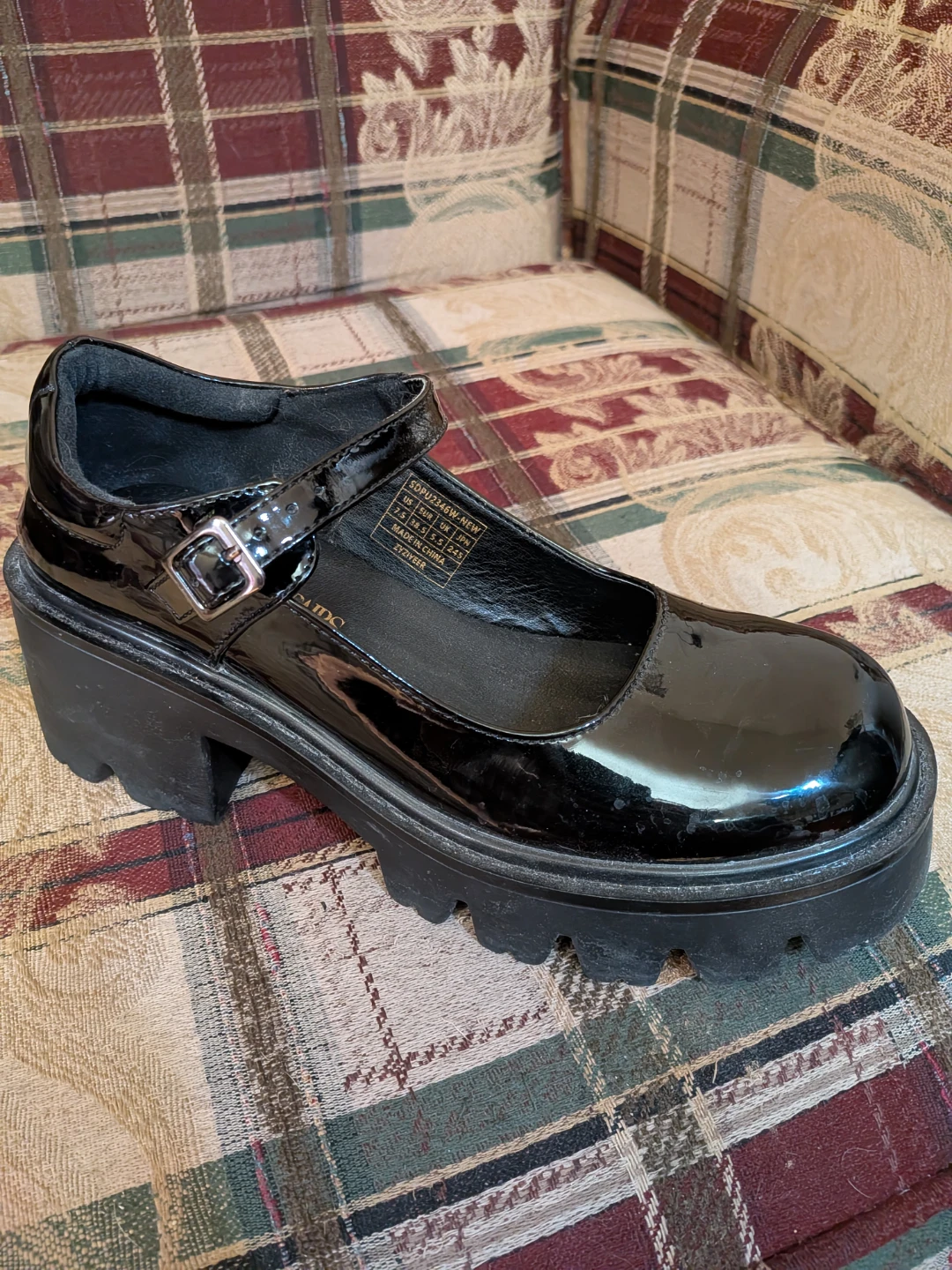 Women's 7.5 shiny platform MaryJanes