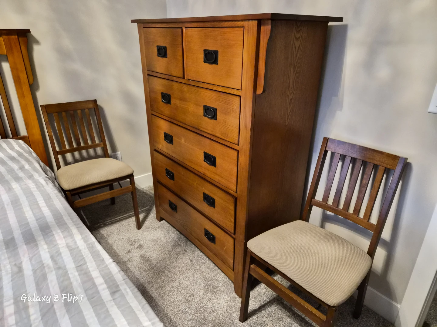 Wooden Queen Bed Frame and Dresser Set - photo 3