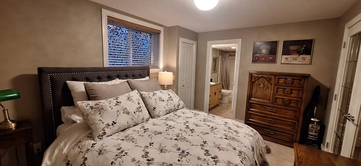 RENTAL Fully Furnished Basement Suite - photo 3
