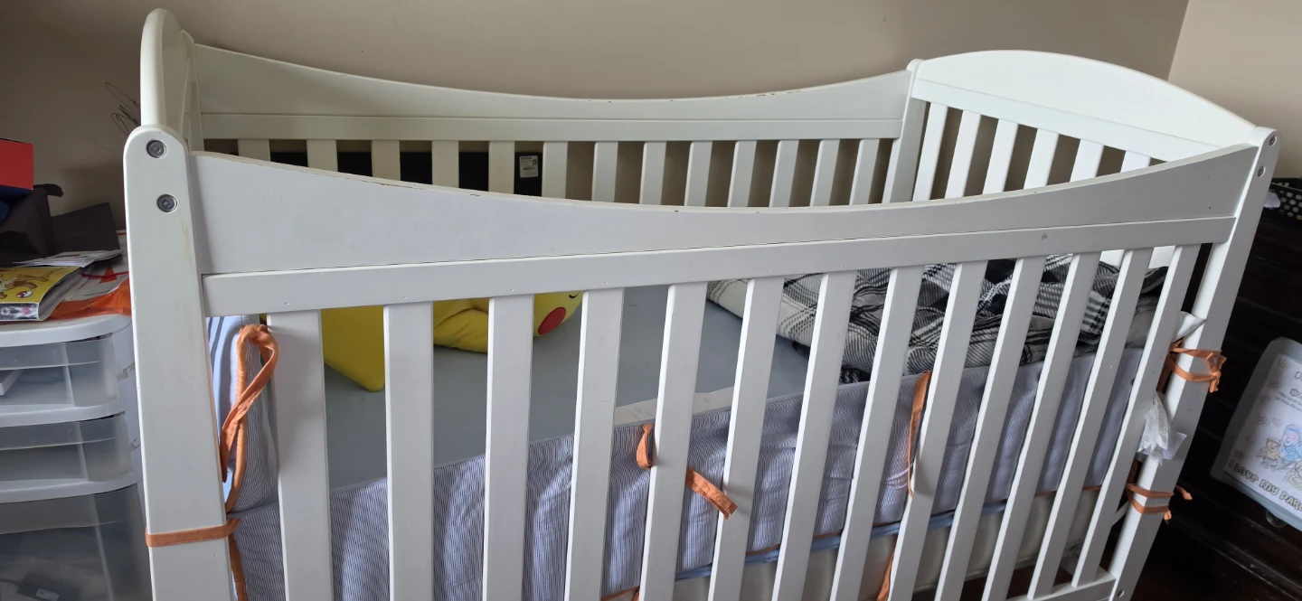 White Baby Crib good condition - photo 4