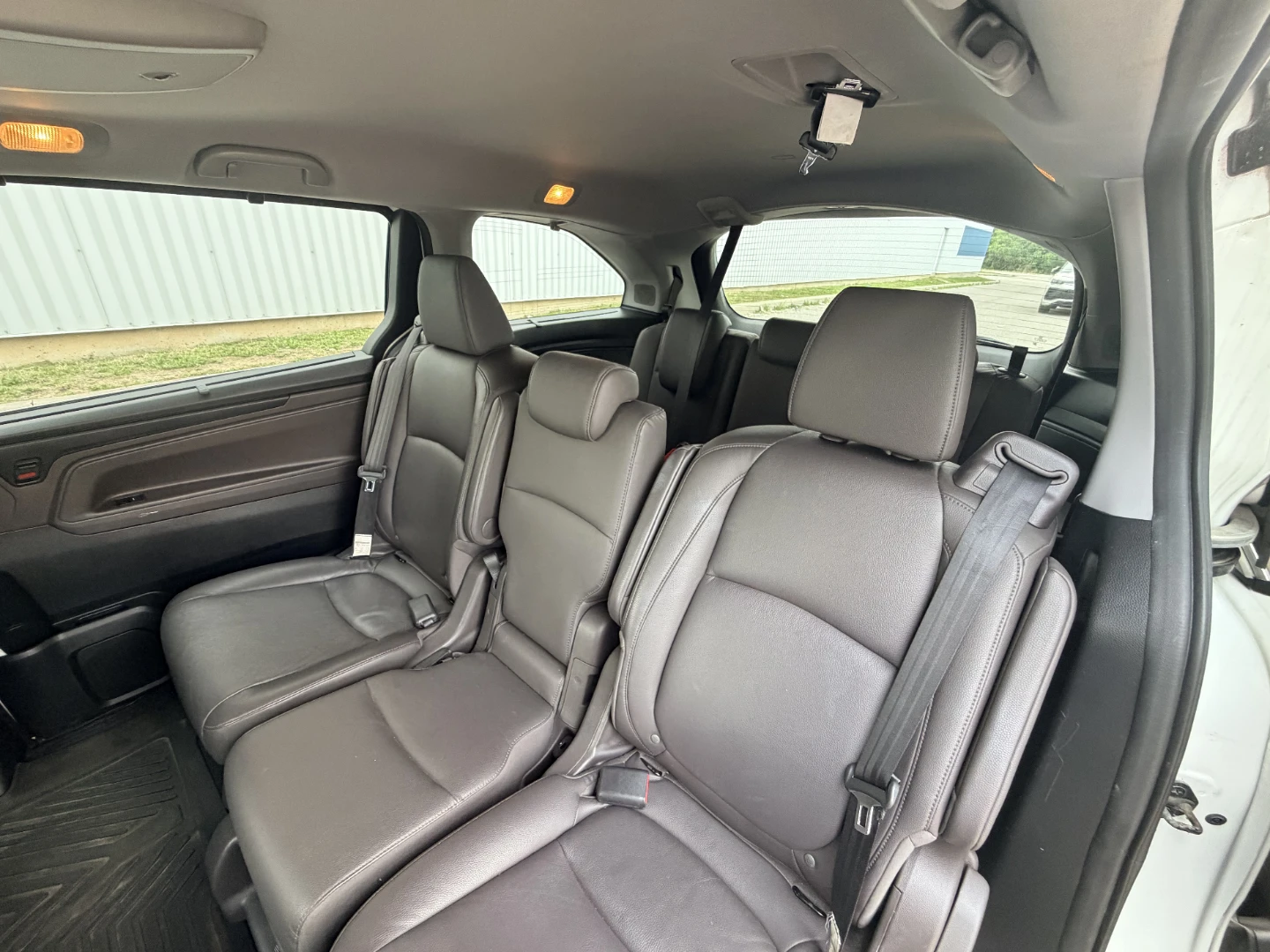 2018 Honda Odyssey Touring/Fully Loaded/Excellent Condition - photo 2