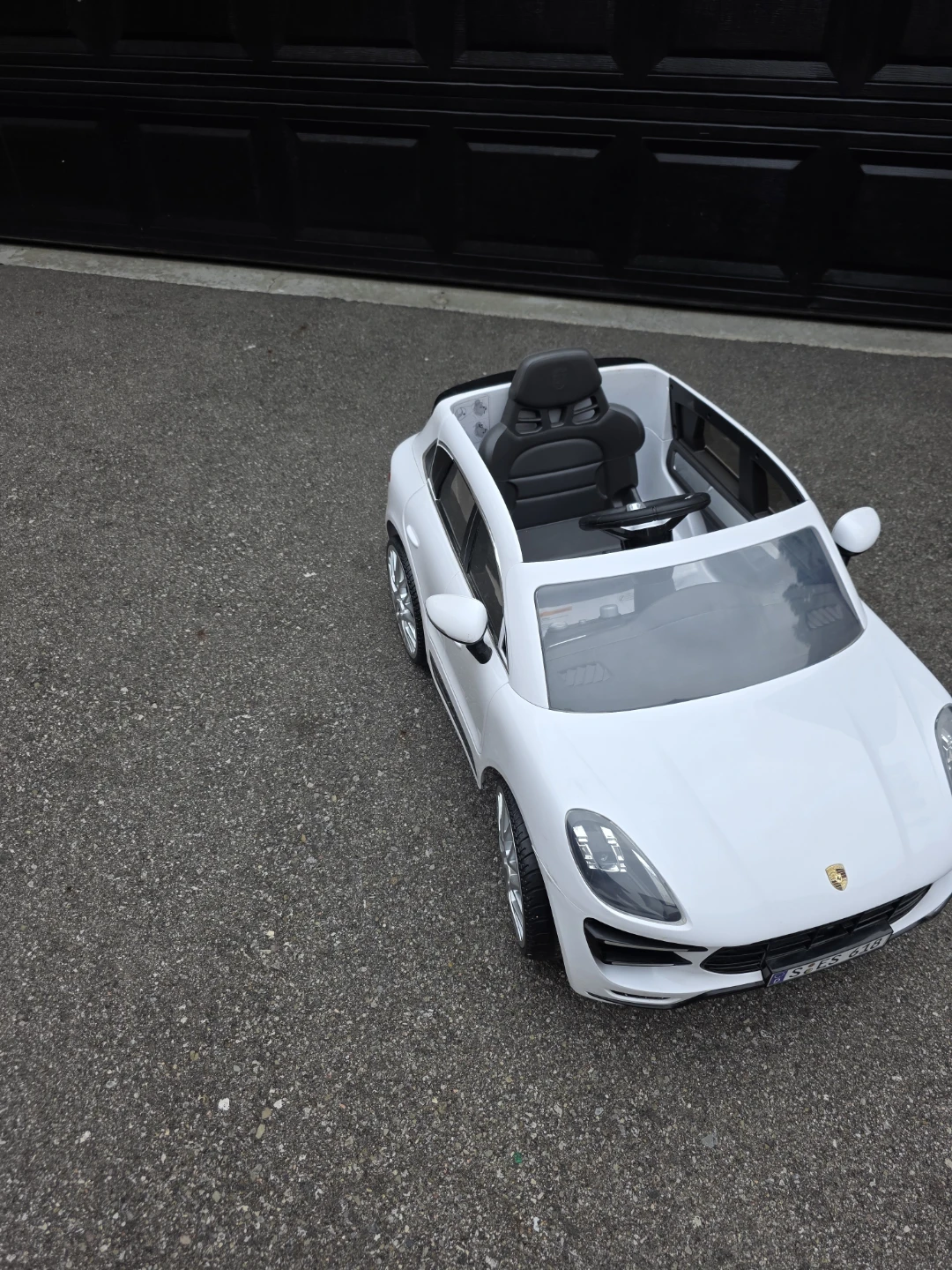 White Porsche Macan Ride-On Car - photo 5