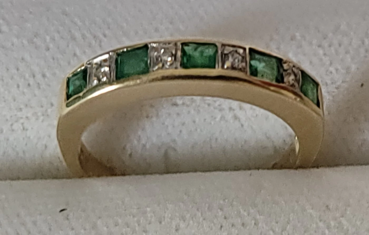 Vintage 10K Yellow Gold Emerald & Diamond Ring