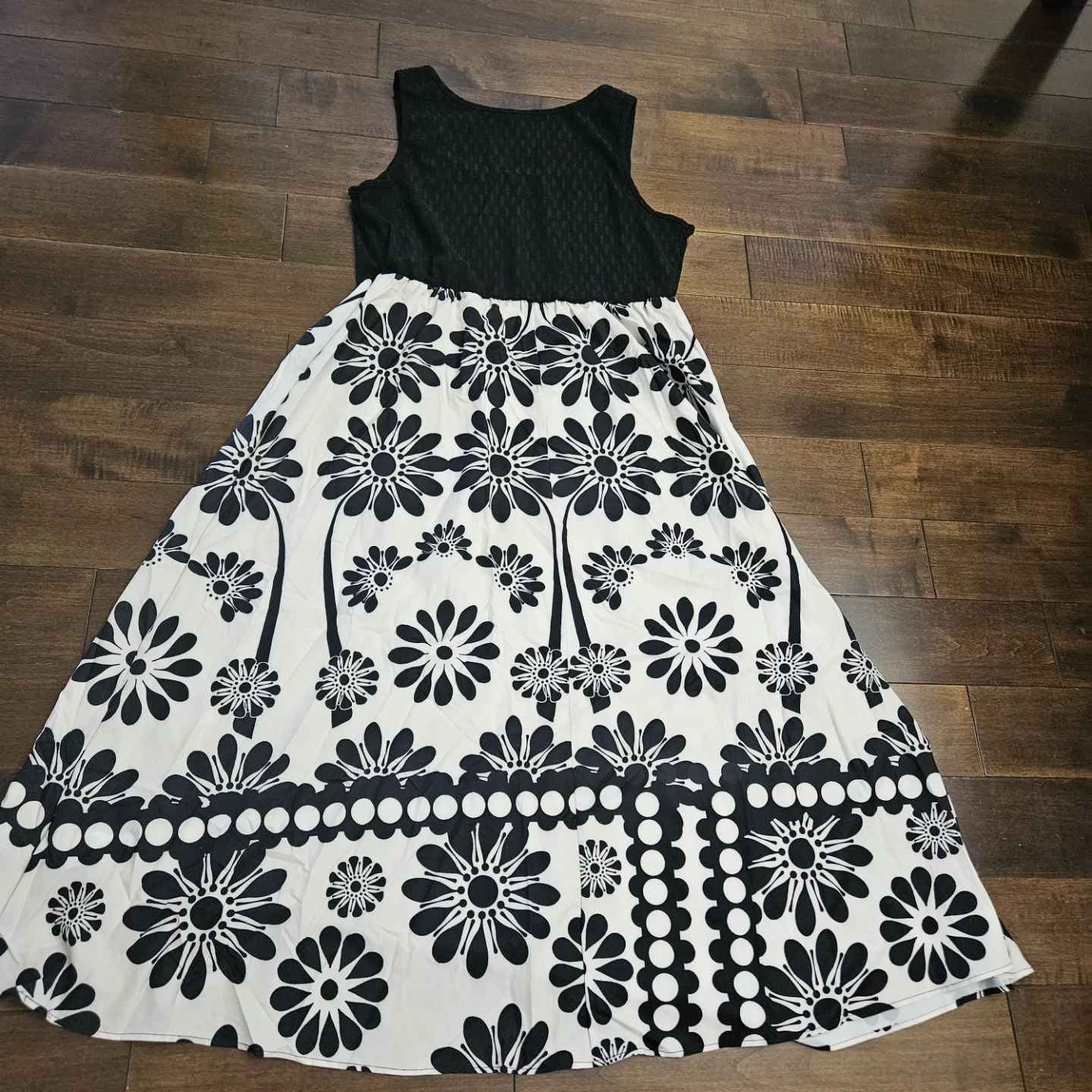 Brand new Women's Black and White Floral Maxi Dress - photo 4