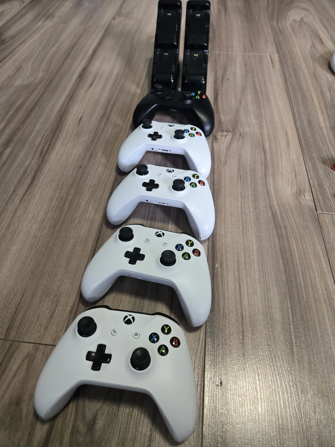 Nintendo Wii U and Xbox One controller bundle - photo 2