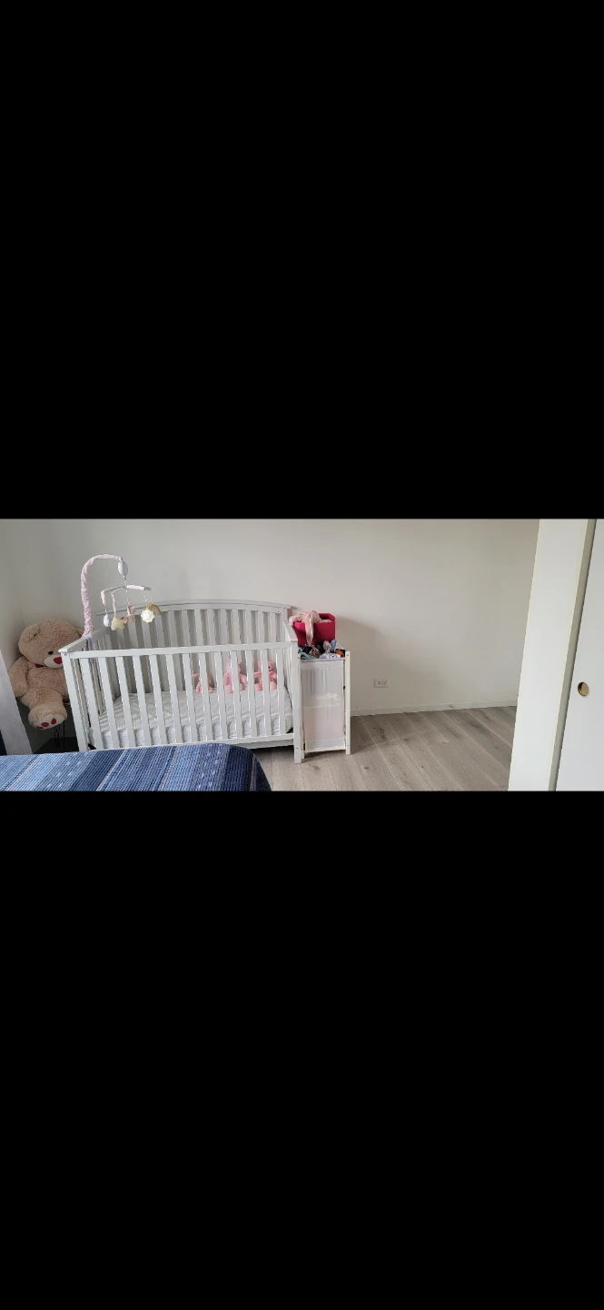 Light Gray Crib with Grey Bumper Pads - photo 2