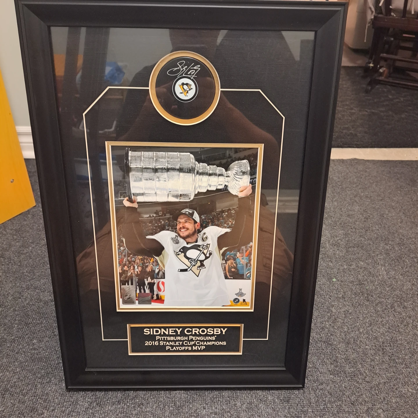Sidney Crosby Framed Photo & Certificate of Authenticity