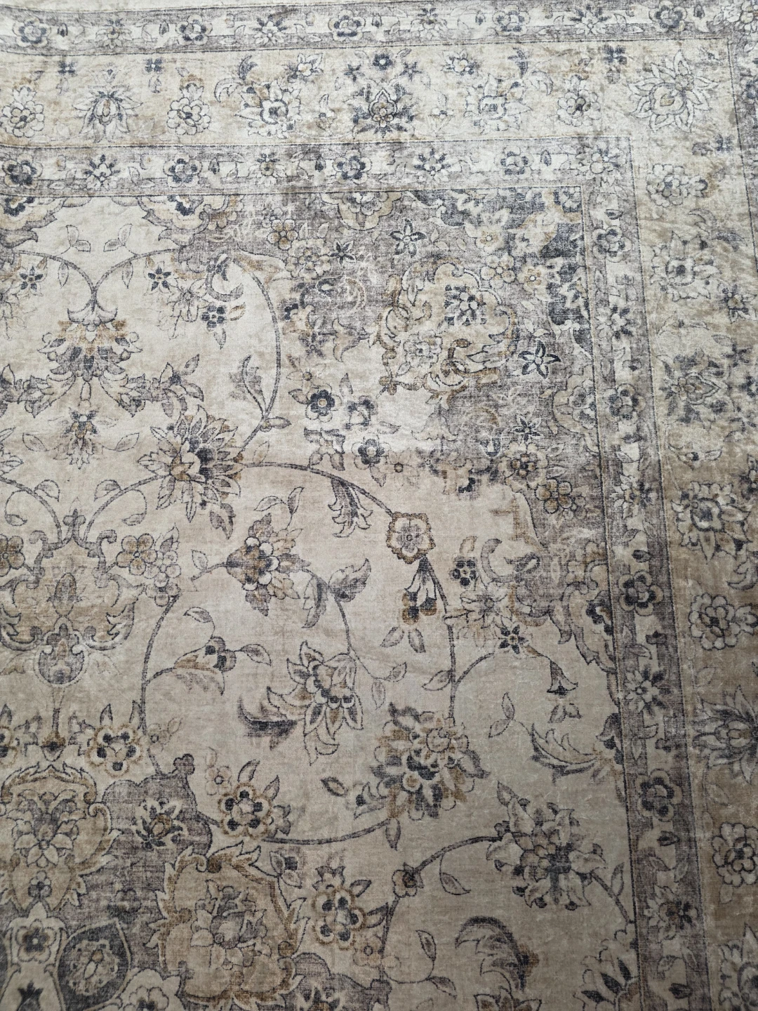 Beautiful Vintage-Style Area Rug – 6' x 9' - photo 4