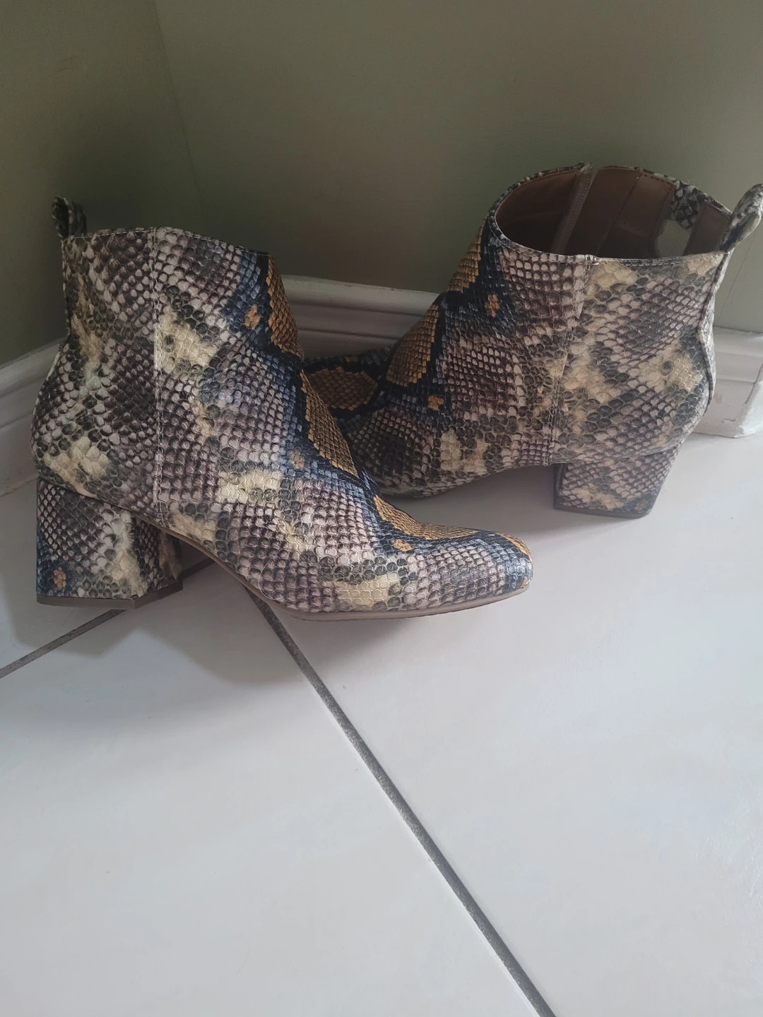 Snake print ankle boots - photo 2